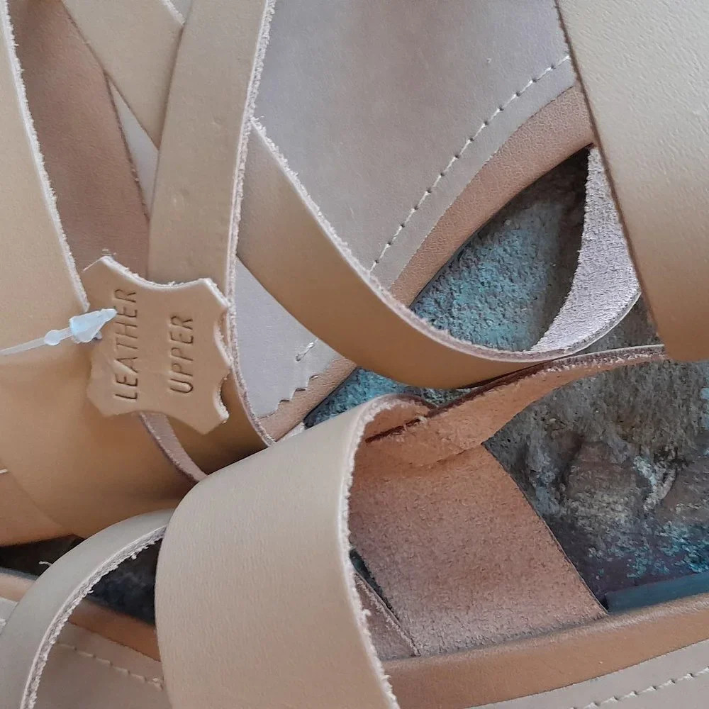 CL by Laundry Natural Sandal NWOT - Picture 9 of 9